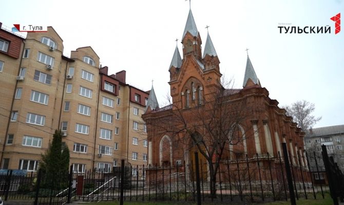 Тульские католики отпраздновали Пасху большим костром во дворе храма