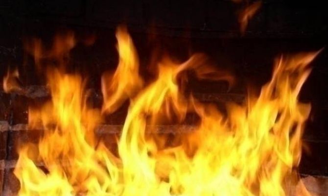 В Ефремове жильцы дома сами потушили пожар, пока спасатели добирались до места ЧП