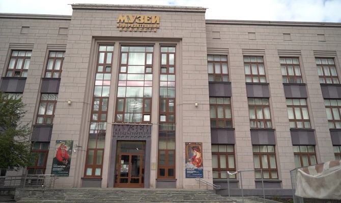 Вдова Евгения Данилевского подарит коллекцию его картин художественному музею в Туле