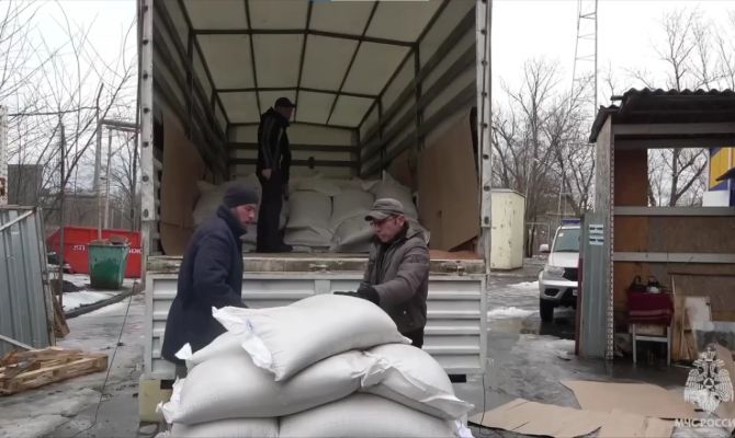 Тульские спасатели доставили жителям Донбасса 100 тонн гуманитарной помощи