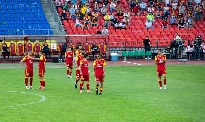 В жесткой борьбе «Арсенал» проиграл «Уфе» в Туле