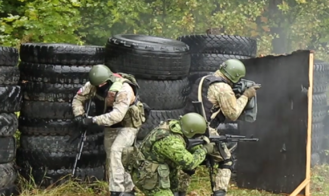 В России бойцы ОМОНа Росгвардии отмечают профессиональный праздник