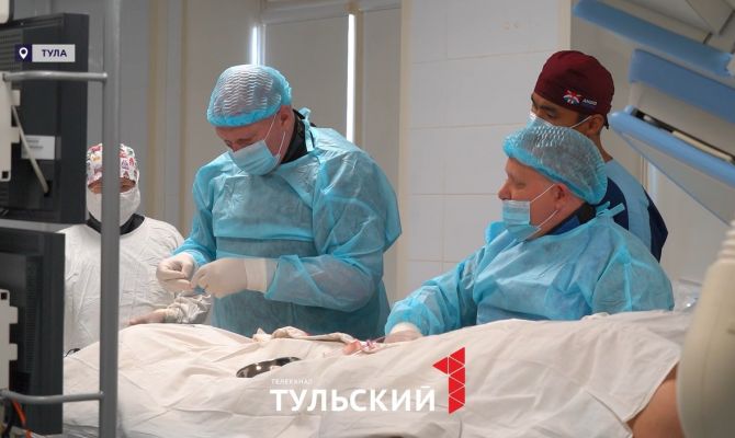 Хирурги из Тулы впервые провели операцию на сердце через лучевые артерии