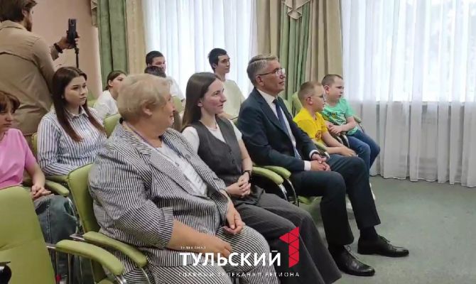 Миляев привез подарки детям из Щекинского центра соцреабилитации