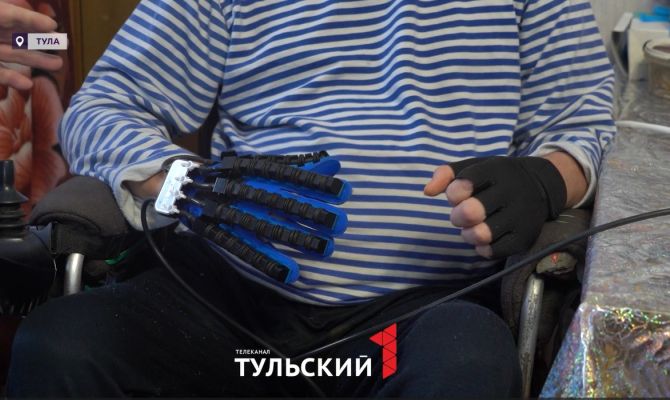 Роботизированная перчатка восстанавливает туляков после инсульта 