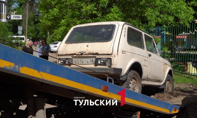 Тулякам напомнили о штрафе за брошенные на улицах автомобили