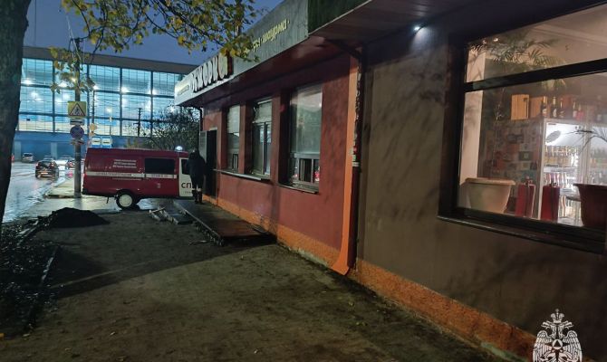 В Туле на улице Николая Руднева загорелось кафе "Обжорка"