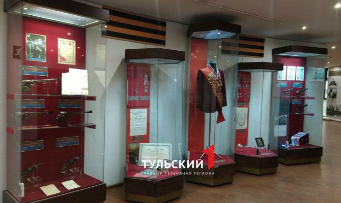 В Туле открылась выставка всемирно известного конструктора спортивного оружия