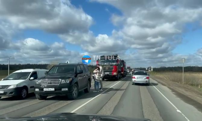 На въезде в Тулу собралась огромная пробка из-за ДТП