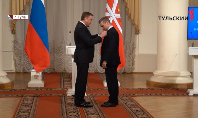 Тулякам вручили награды за вклад в организацию 500-летия кремля