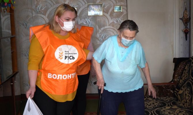 По долгу службы и по зову сердца: социальные работники отмечают профессиональный праздник