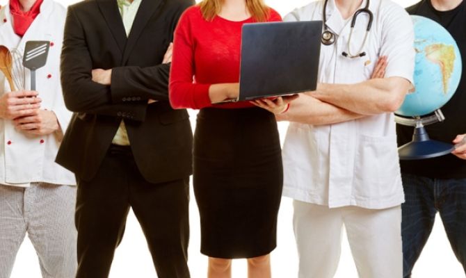 Названы самые востребованные профессии в России