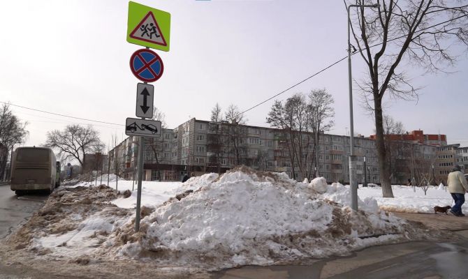 Родители в Туле не могут доехать до детского сада из-за шлагбаумов