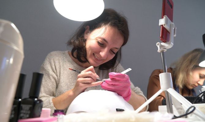 От маникюра до таргетинга: тулякам предлагают бесплатно освоить новую профессию