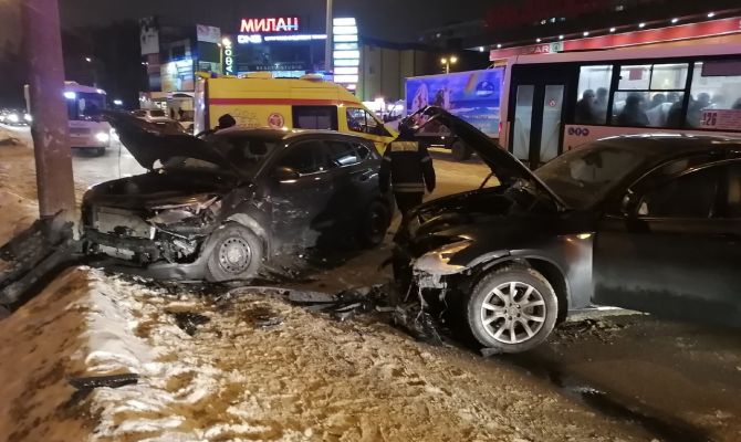 В Новомосковске девушка на BMW въехала в «ГАЗель» и «Хендай»