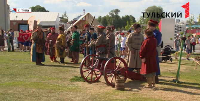 Возле стен Тульского кремля прошел военно-исторический фестиваль