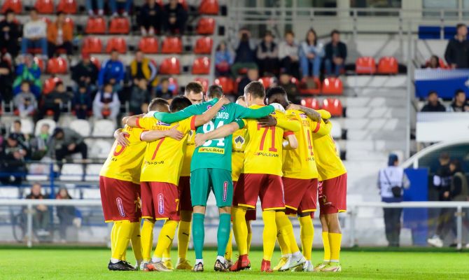 Тульский "Арсенал" сыграл вничью с "Нефтехимиком" 