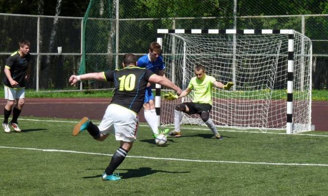 Тульские полицейские посоревновались в мини-футболе