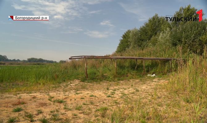 В Богородицком районе после строительства плотины обмелел пруд