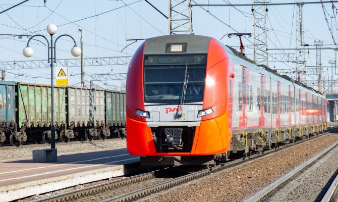 В российских поездах отменили масочный режим и термометрию