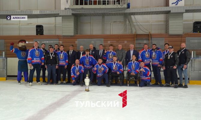 "АКМ-следж" вручили кубок Чемпионата России по следж-хоккею