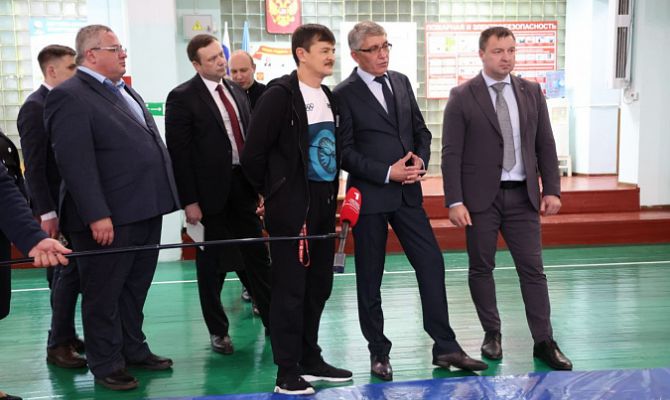 Дмитрий Миляев посетил Плавскую детско-юношескую спортивную школу