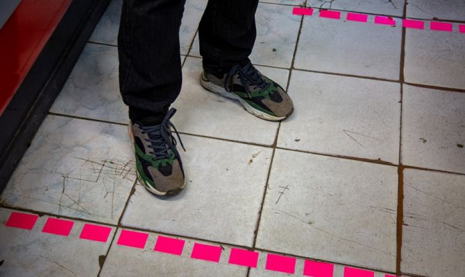 Роспотребнадзор отменил социальную дистанцию