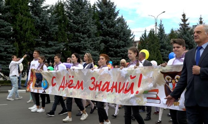 В День знаний первоклассники Узловой вышли на общий парад