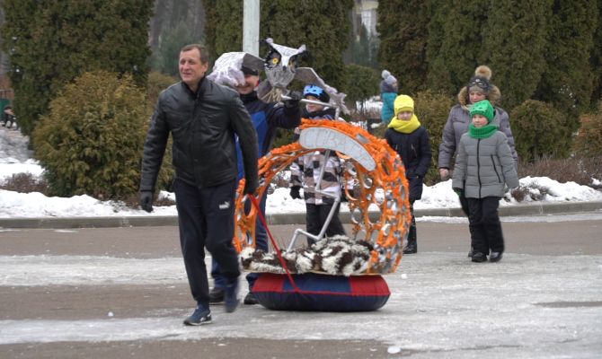 От куриной банды до печки-лежанки: чем удивляли туляков участники Фестиваля наряженных санок