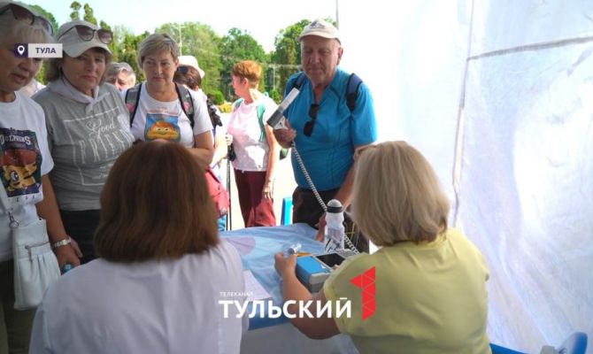 Тульские пенсионеры прошли бесплатный чекап в Центральном парке