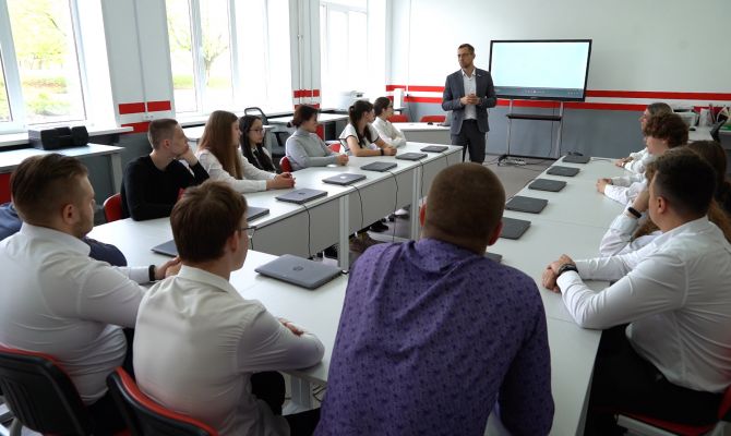 Депутат Тульской областной Думы провел урок для школьников