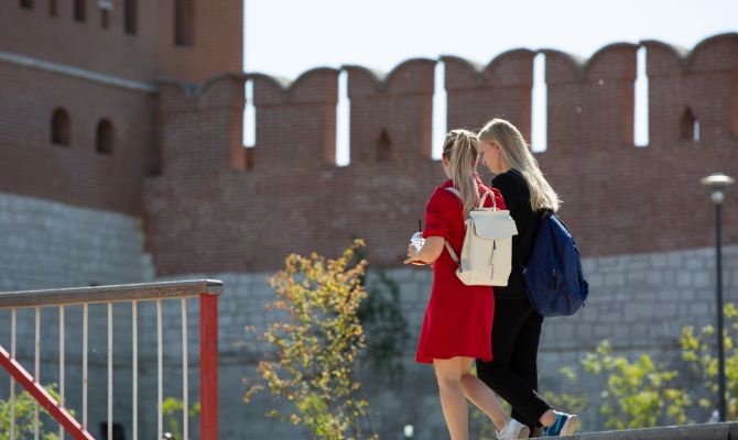 Роспотребнадзор предупредил россиян об опасности кожаных сумок