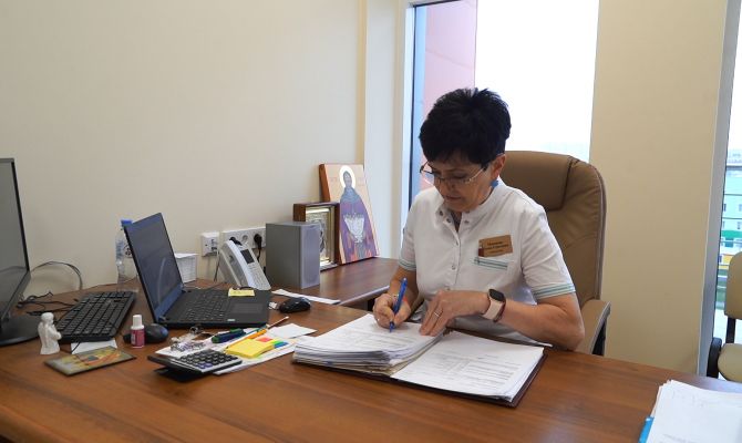 Даже в праздник на работе: главврач перинатального центра празднует День рождения