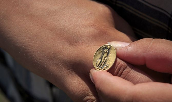 На Куликовом поле археологи нашли старинный перстень с изображением Афины Паллады