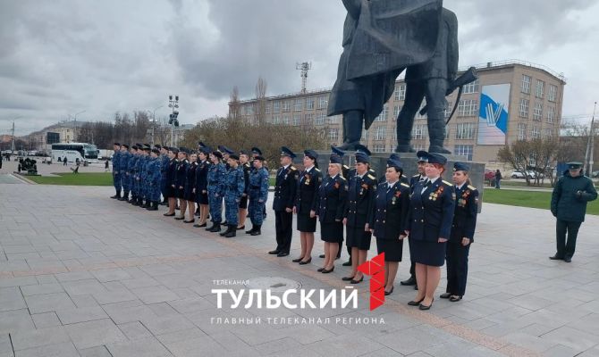 24 судебных пристава приняли присягу на площади Победы в Туле