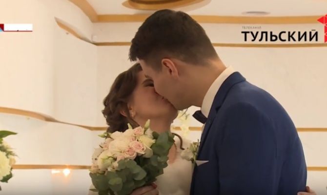 77% россиян считают регистрацию брака обязательной