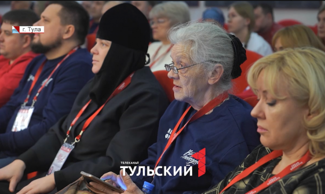 «3 дня держала за руку»: волонтеры рассказали о работе в зоне СВО