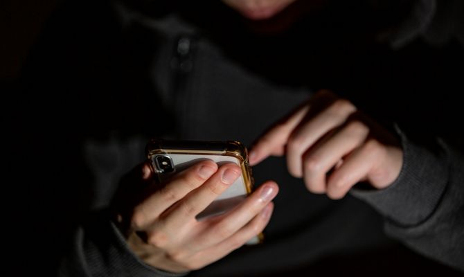 Неизвестный с тульского номера звонил в отделы полиции и представлялся сбежавшим солдатом с оружием