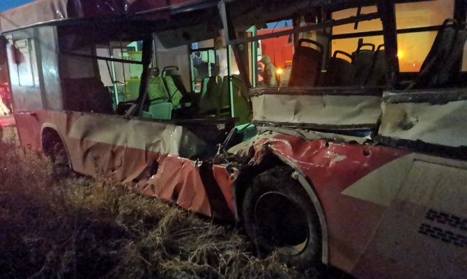 Названа причина столкновения поезда с пассажирским автобусом в Туле