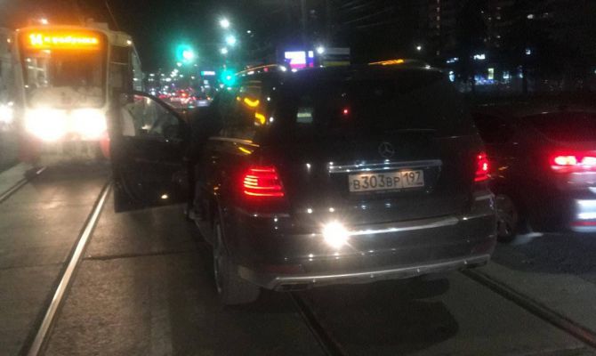 Из-за ДТП на пересечении улицы Советской и Красноармейского проспекта в Туле встали трамваи