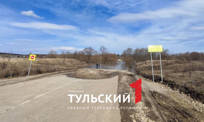Жители деревни под Тулой рассказали, как добираются на работу в период паводка