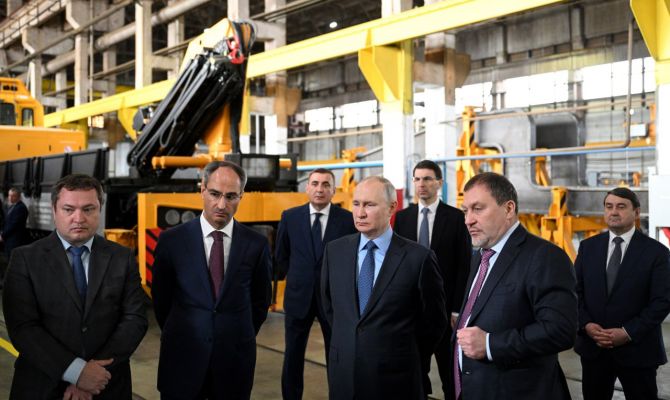 Владимир Путин побеседовал с рабочими "Тулажелдормаша"