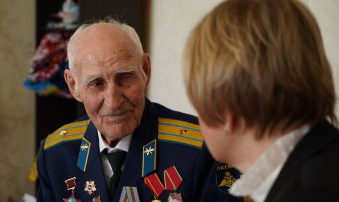 В Туле 98-летнему ветерану Великой Отечественной войны вручили подарок в честь Дня Победы