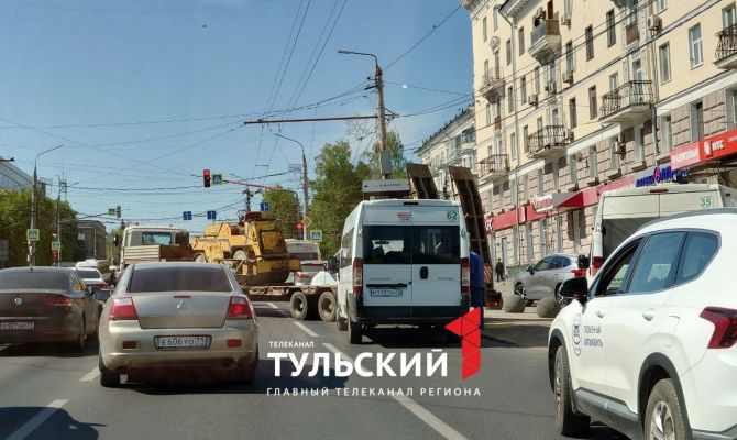 Движение по проспекту Ленина в Туле оказалось перекрыто из-за ДТП