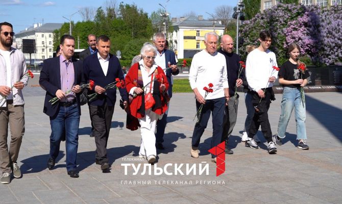 Звезды Фестиваля военного кино имени Ю. Н. Озерова возложили цветы к Вечному Огню в Туле