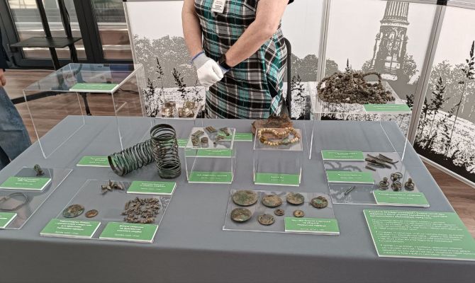 Сотрудники ФСБ России передали музею "Куликово поле" уникальный клад