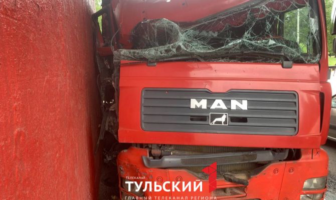 Стали известны подробности ДТП с фурой у Красных ворот в Туле