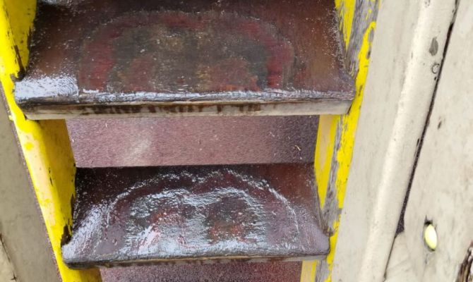 Детская площадка в Рогожинском парке Тулы оказалась небезопасной