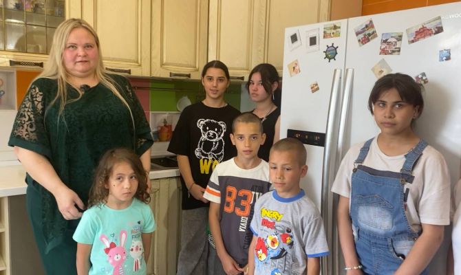 "Под крышей заботы": в Туле семье с 19 детьми подарили новый духовой шкаф