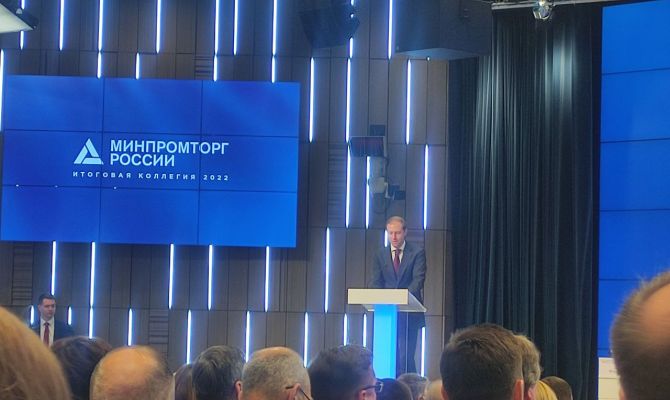 Глава Минпромторга РФ Денис Мантуров поблагодарил Алексея Дюмина за работу